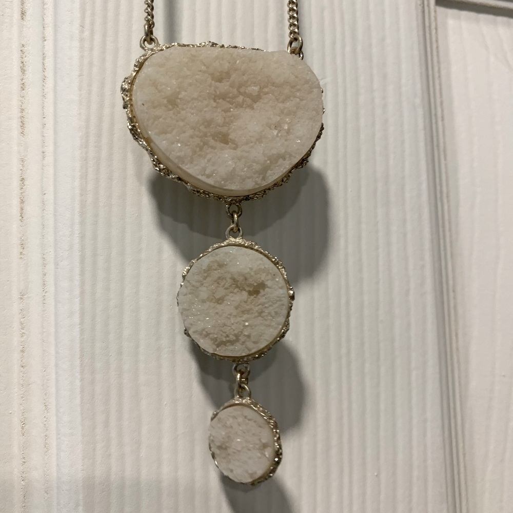 White rough stone drop pendant necklace